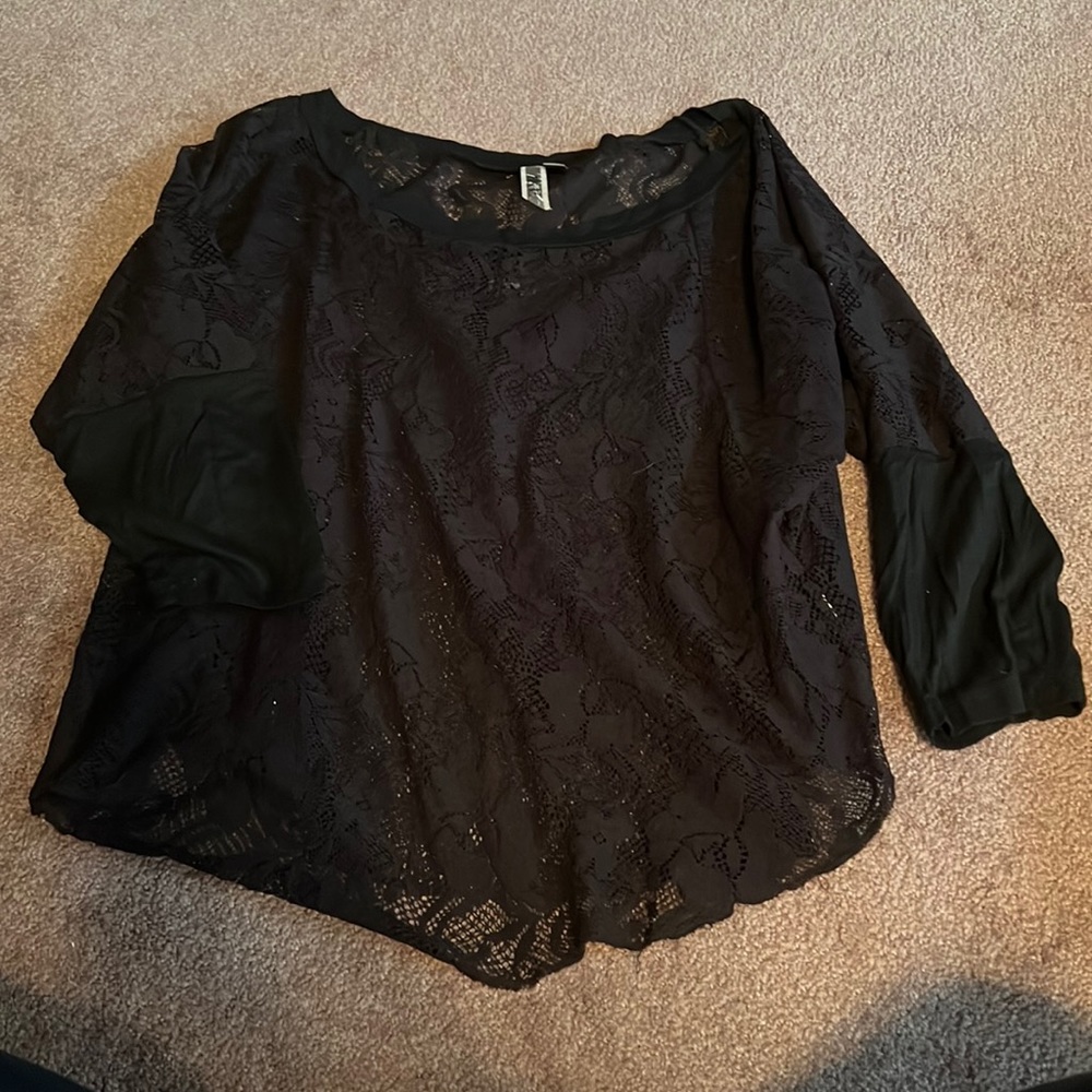 Buckle all black mesh shirt with lace detail 3/4 sleeve size medium
